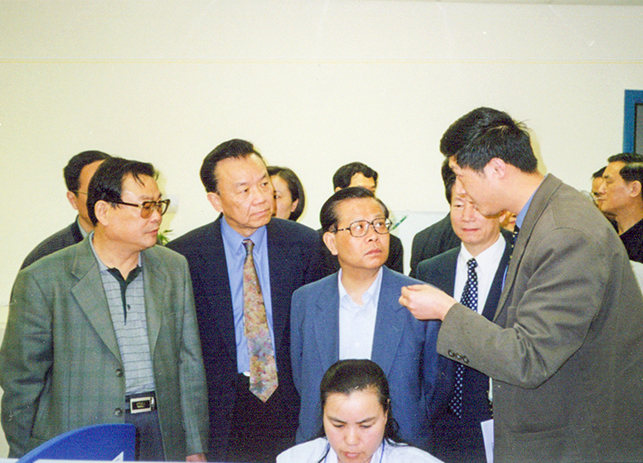 龚学平